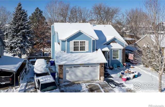 view of front property featuring a garage