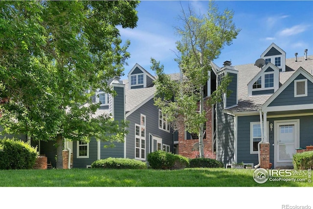 view of front of home with a front yard