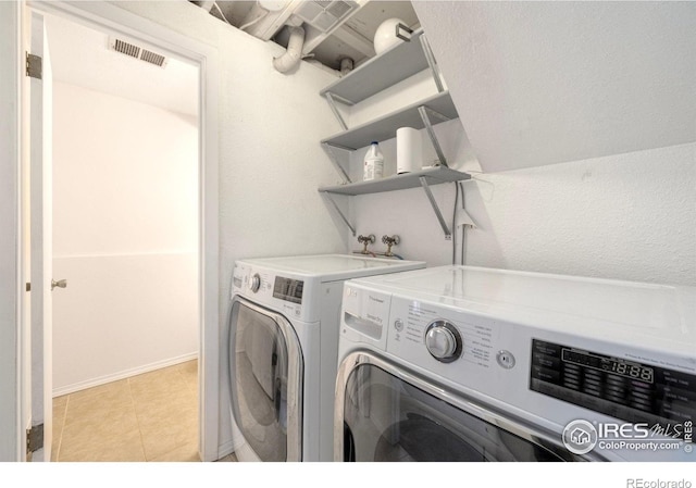 washroom featuring washing machine and clothes dryer