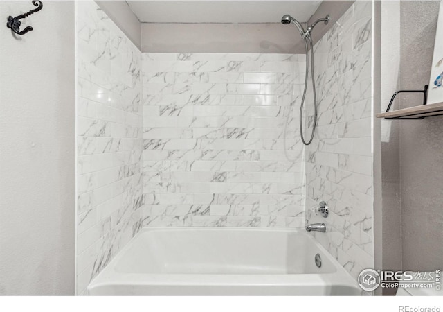 bathroom with tiled shower / bath combo