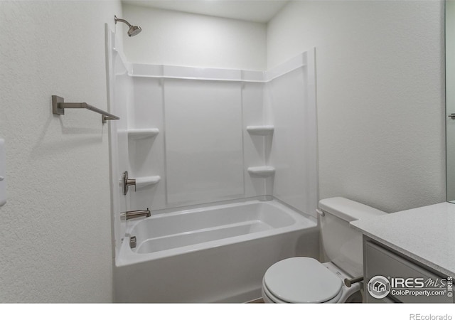 5086 Mckinnon Ct, Timnath, CO 80547 - full bath featuring washtub / shower combination, vanity, and a textured wall