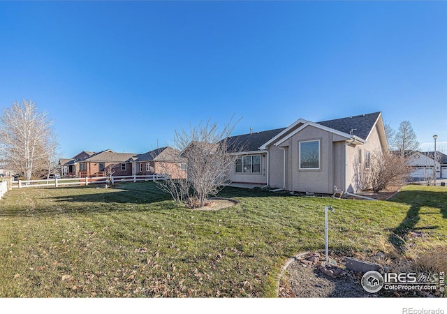 single story home featuring a front lawn