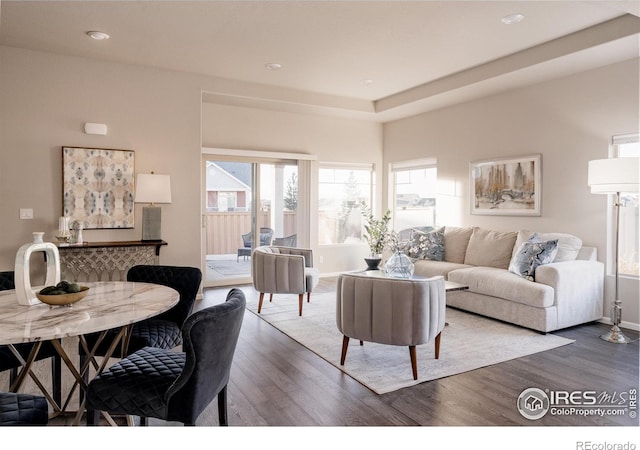 living area with dark wood-style flooring, recessed lighting, a wealth of natural light, and baseboards