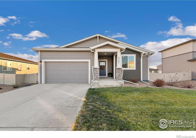 view of front of house featuring a garage and a front yard