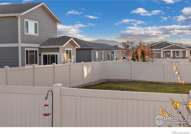 view of yard with a mountain view