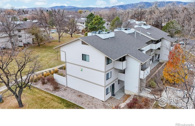 bird's eye view featuring a mountain view