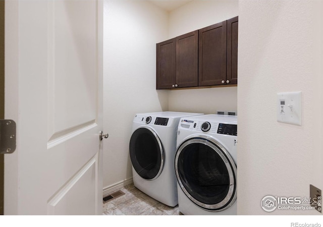 laundry room with cabinets and independent washer and dryer