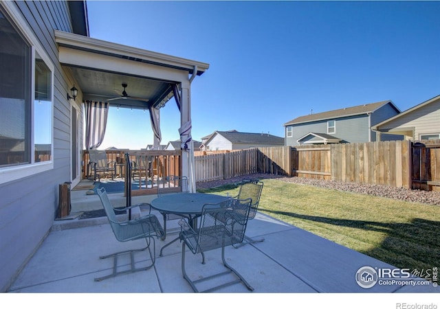 view of patio featuring ceiling fan