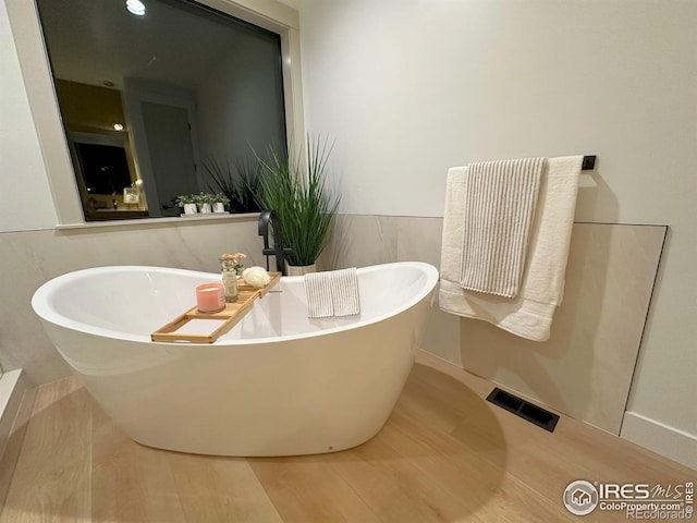 bathroom featuring a bathing tub