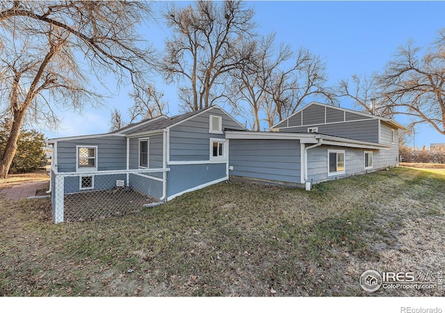 exterior space featuring a front yard