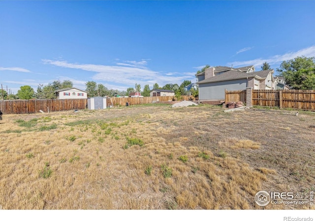 view of yard with a storage shed