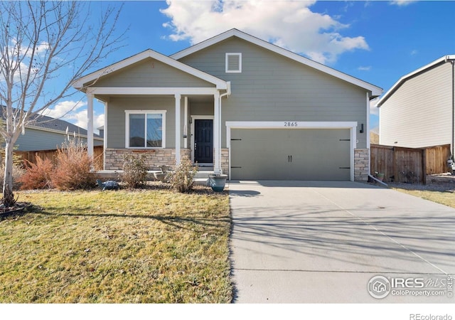 view of front of home featuring a front lawn and a garage