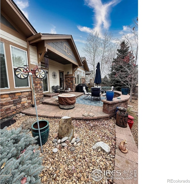 view of patio featuring a fire pit