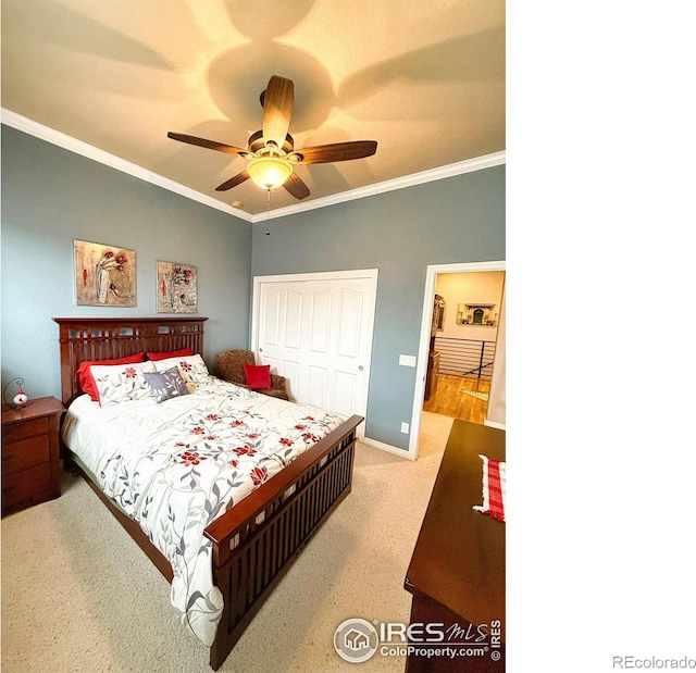 bedroom with ceiling fan, a closet, light carpet, and ornamental molding