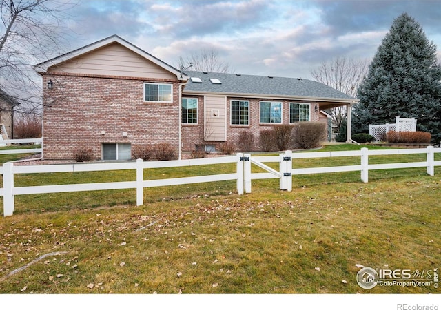 view of front of property with a front yard