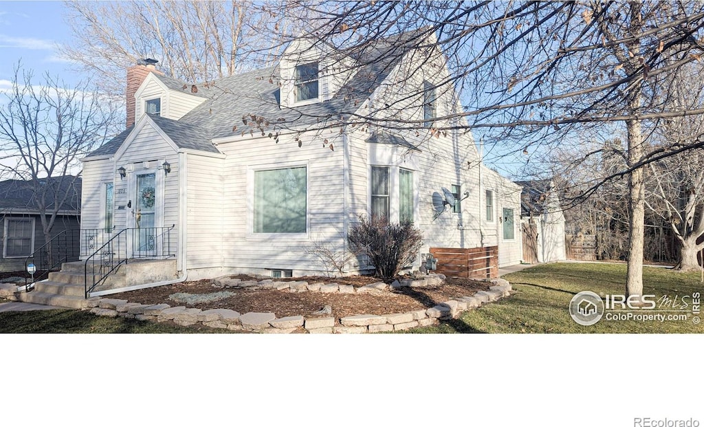 view of front of house with a front lawn