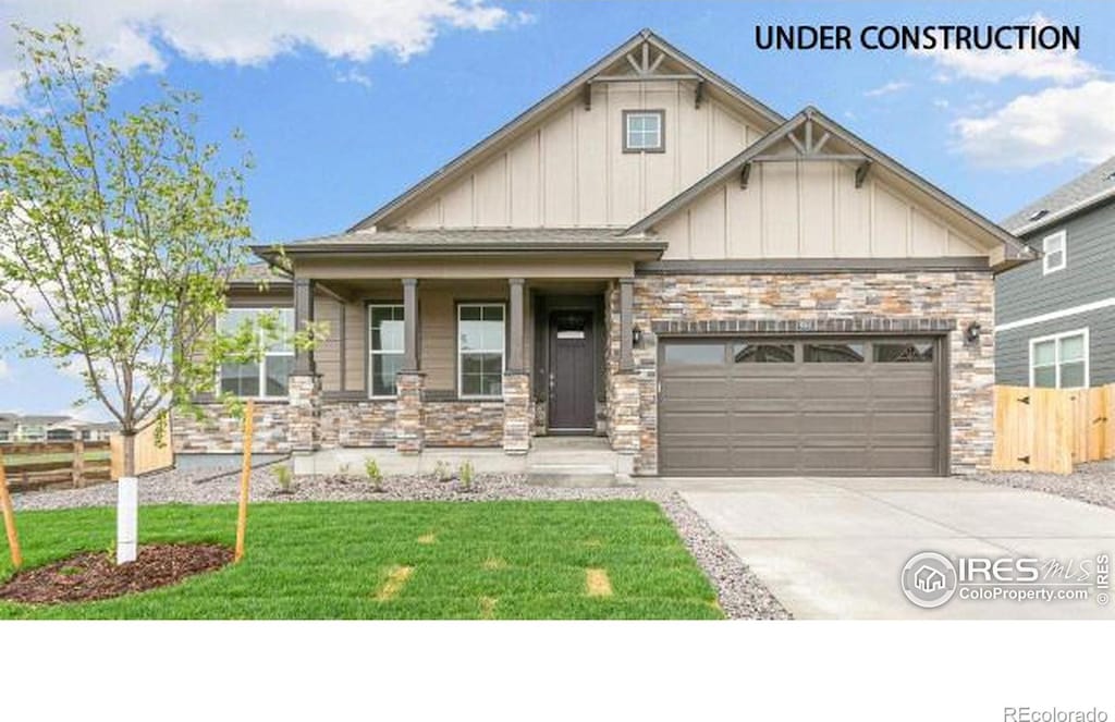 craftsman inspired home with a porch, a garage, and a front yard