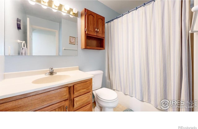 full bathroom with shower / bath combo with shower curtain, vanity, and toilet