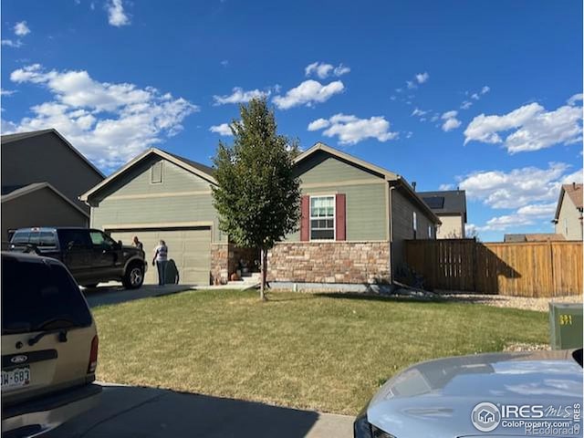 view of front of property with a front lawn