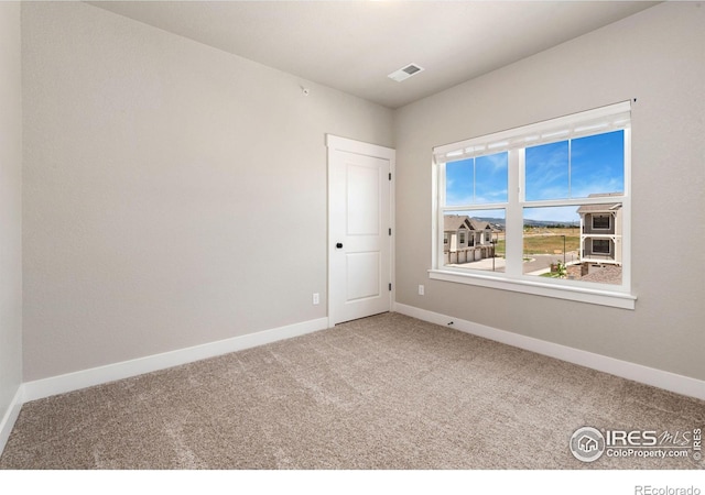 spare room with carpet flooring