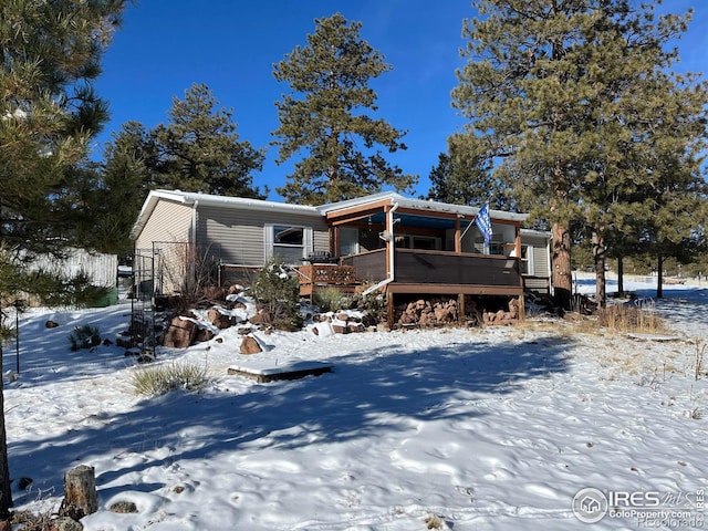 manufactured / mobile home with a wooden deck