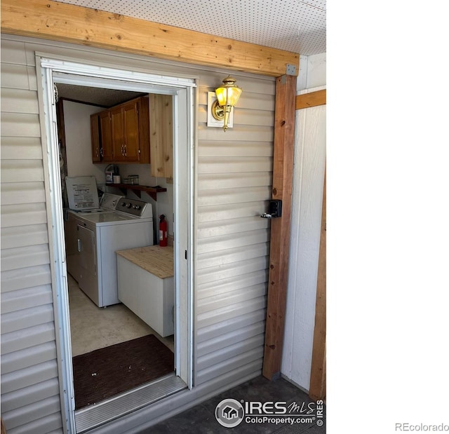 laundry room with cabinets and washing machine and dryer