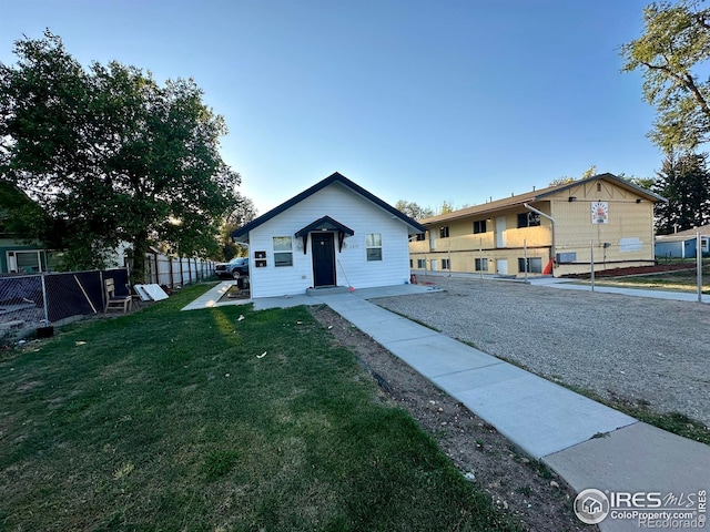 view of front of house featuring a front yard