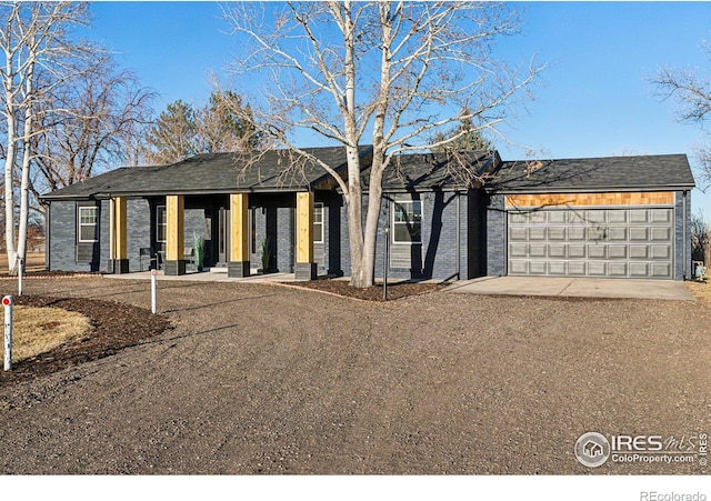 view of front facade with a garage