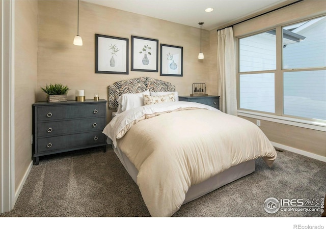 view of carpeted bedroom