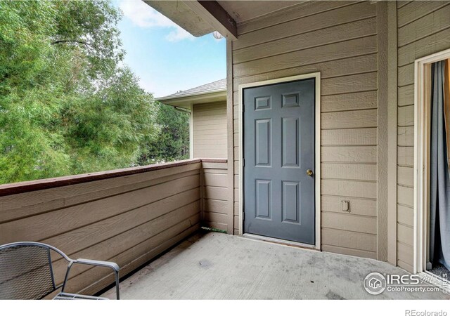 entrance to property featuring a balcony