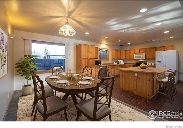 dining area featuring sink