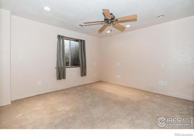 unfurnished room featuring ceiling fan and light colored carpet