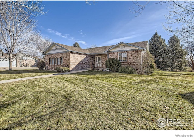 view of front of home featuring a front lawn