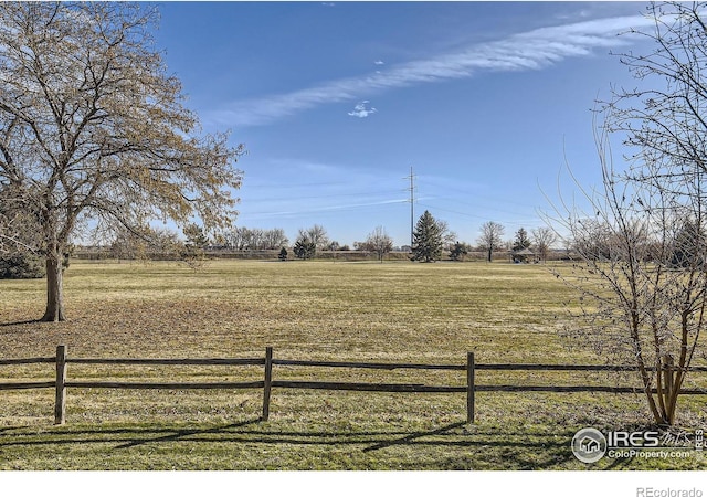 view of yard featuring a rural view