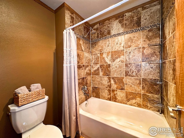 bathroom with shower / bath combo with shower curtain, toilet, and ornamental molding