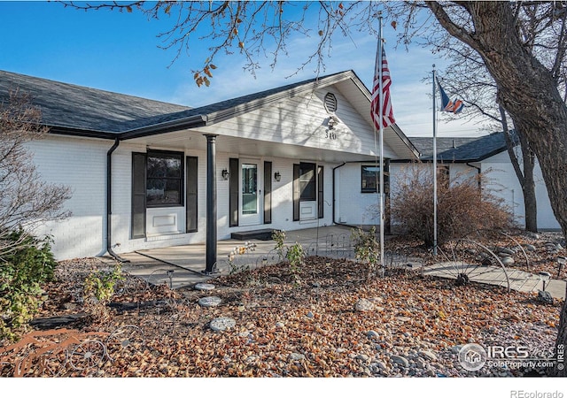 view of front of house featuring a porch