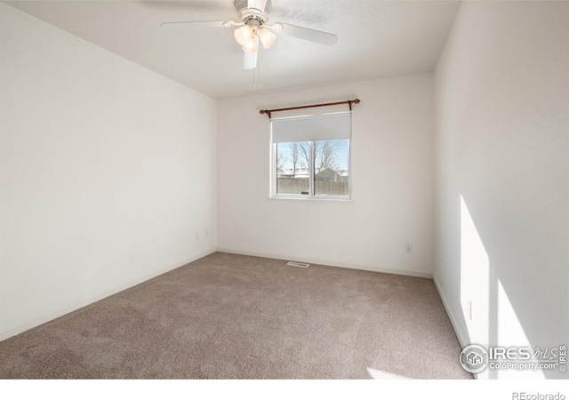 carpeted empty room featuring ceiling fan