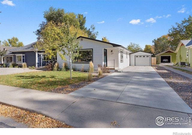 view of front of house featuring a garage and a front yard