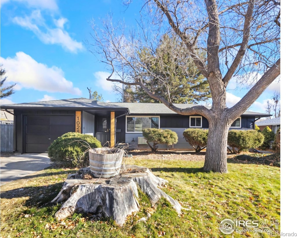 single story home featuring a front yard and a garage