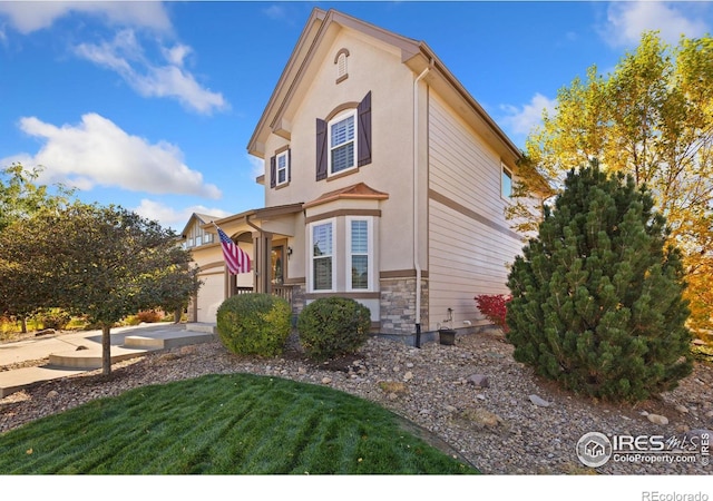 view of front of house featuring a front yard