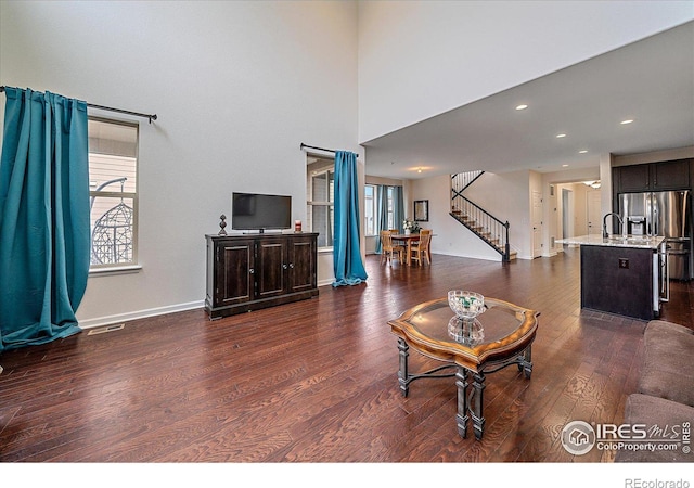 living room featuring dark hardwood / wood-style flooring, plenty of natural light, and sink