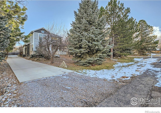 view of yard with gravel driveway