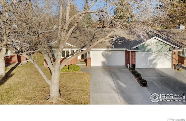 view of front of property featuring a garage and a front yard