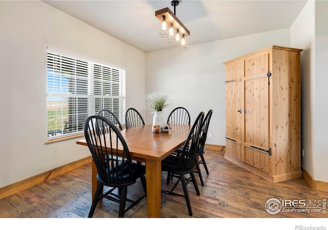 dining area featuring an inviting chandelier and dark hardwood / wood-style floors