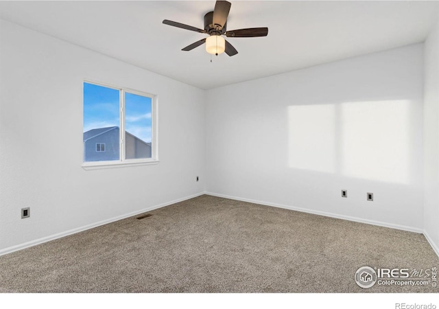 carpeted empty room featuring ceiling fan