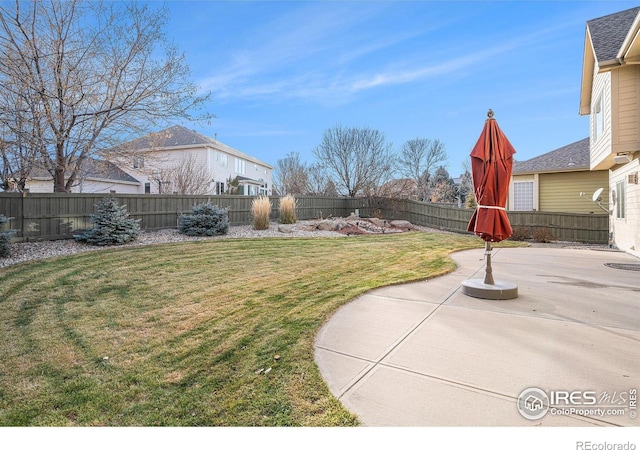 view of yard with a patio area