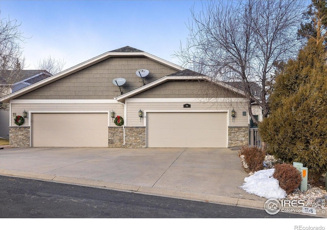 view of front facade featuring a garage