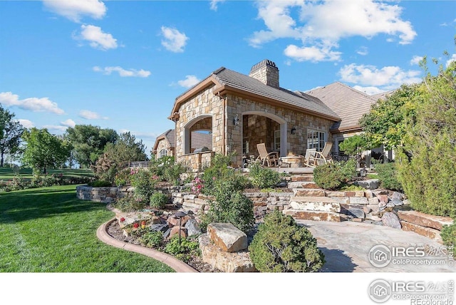 view of front of house with a front yard