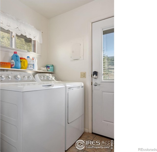 laundry room featuring tile patterned floors and washing machine and clothes dryer