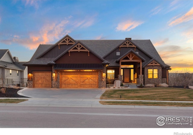 craftsman inspired home featuring a lawn